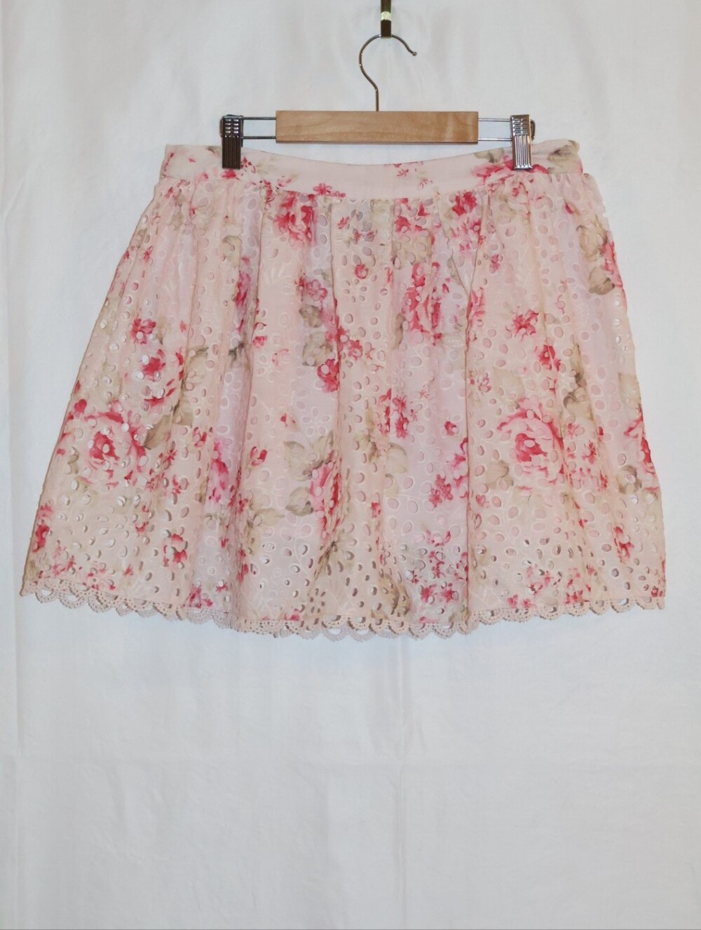 AQUA Pink Floral Print Eyelet Skirt.